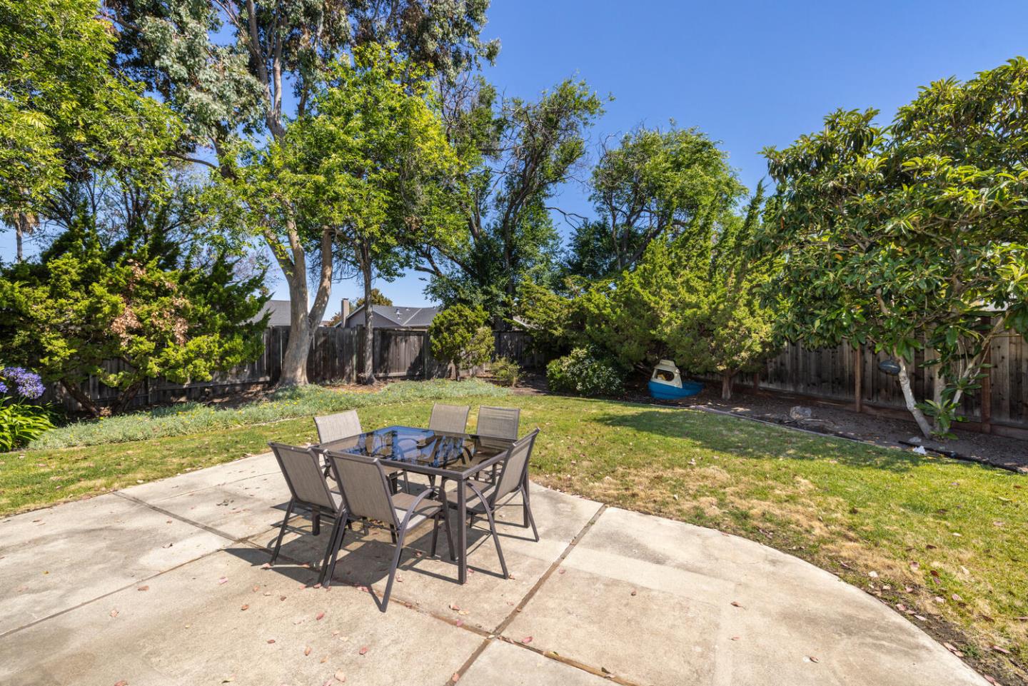 Detail Gallery Image 33 of 37 For 327 Chesapeake Ave, Foster City,  CA 94404 - 4 Beds | 2 Baths