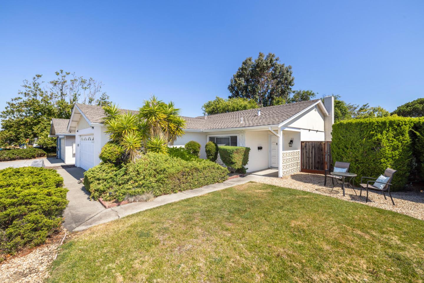 Detail Gallery Image 4 of 37 For 327 Chesapeake Ave, Foster City,  CA 94404 - 4 Beds | 2 Baths