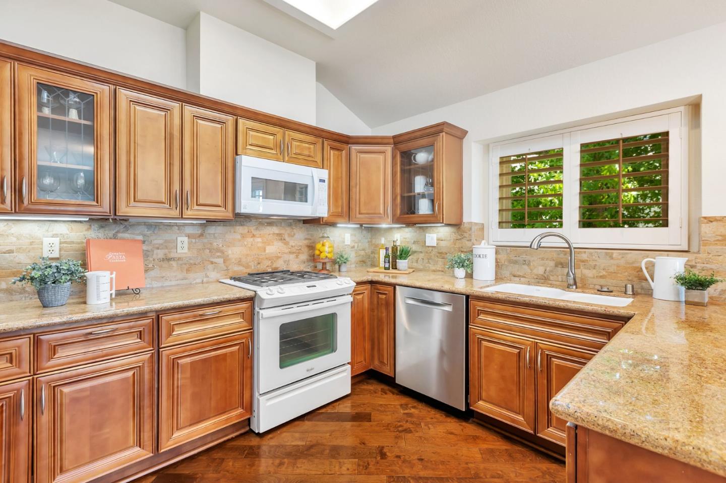 Detail Gallery Image 14 of 47 For 7775 Beltane Dr, San Jose,  CA 95135 - 2 Beds | 2 Baths