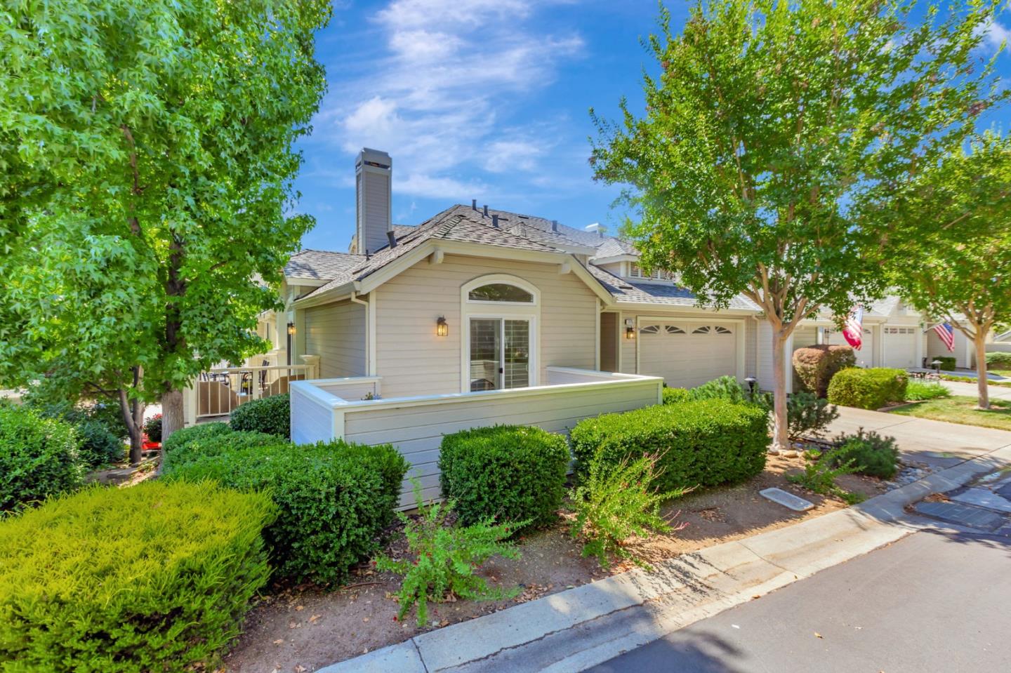 Detail Gallery Image 2 of 47 For 7775 Beltane Dr, San Jose,  CA 95135 - 2 Beds | 2 Baths