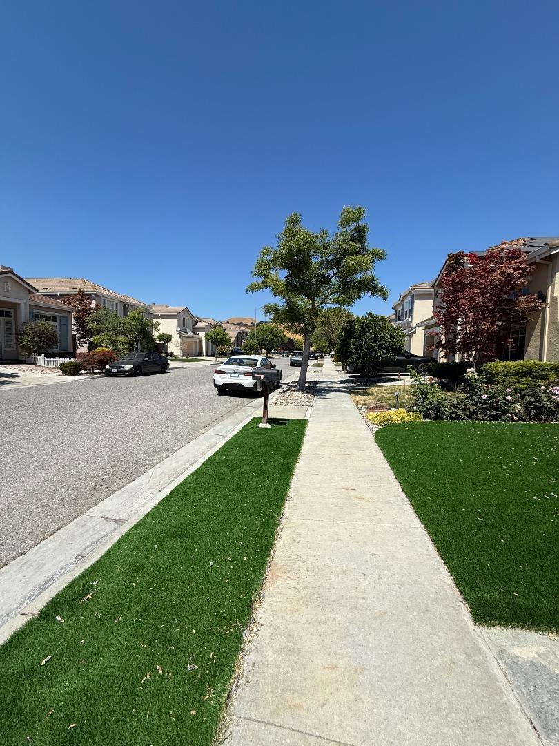 Detail Gallery Image 2 of 12 For 498 Esplanade Ln, San Jose,  CA 95138 - 4 Beds | 2/1 Baths
