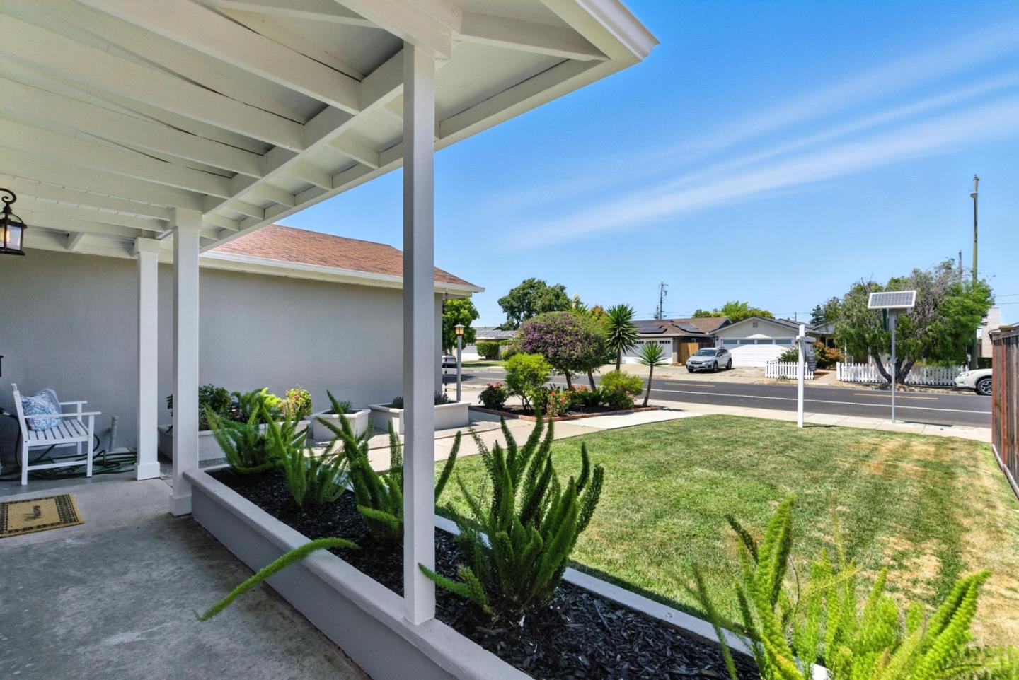 Detail Gallery Image 6 of 46 For 417 Hiller St, Belmont,  CA 94002 - 3 Beds | 1 Baths
