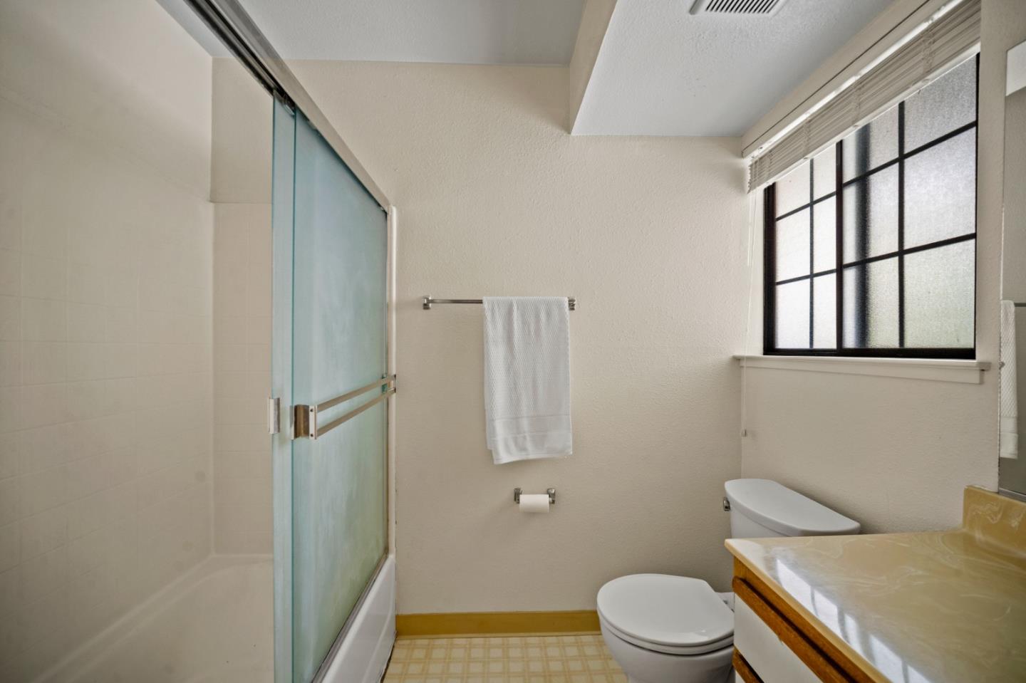 Detail Gallery Image 12 of 23 For 410 Pheasant Ridge Rd, Del Rey Oaks,  CA 93940 - 2 Beds | 2 Baths