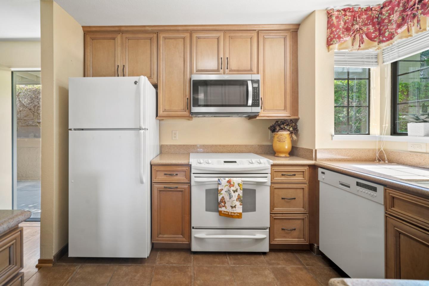 Detail Gallery Image 2 of 23 For 410 Pheasant Ridge Rd, Del Rey Oaks,  CA 93940 - 2 Beds | 2 Baths