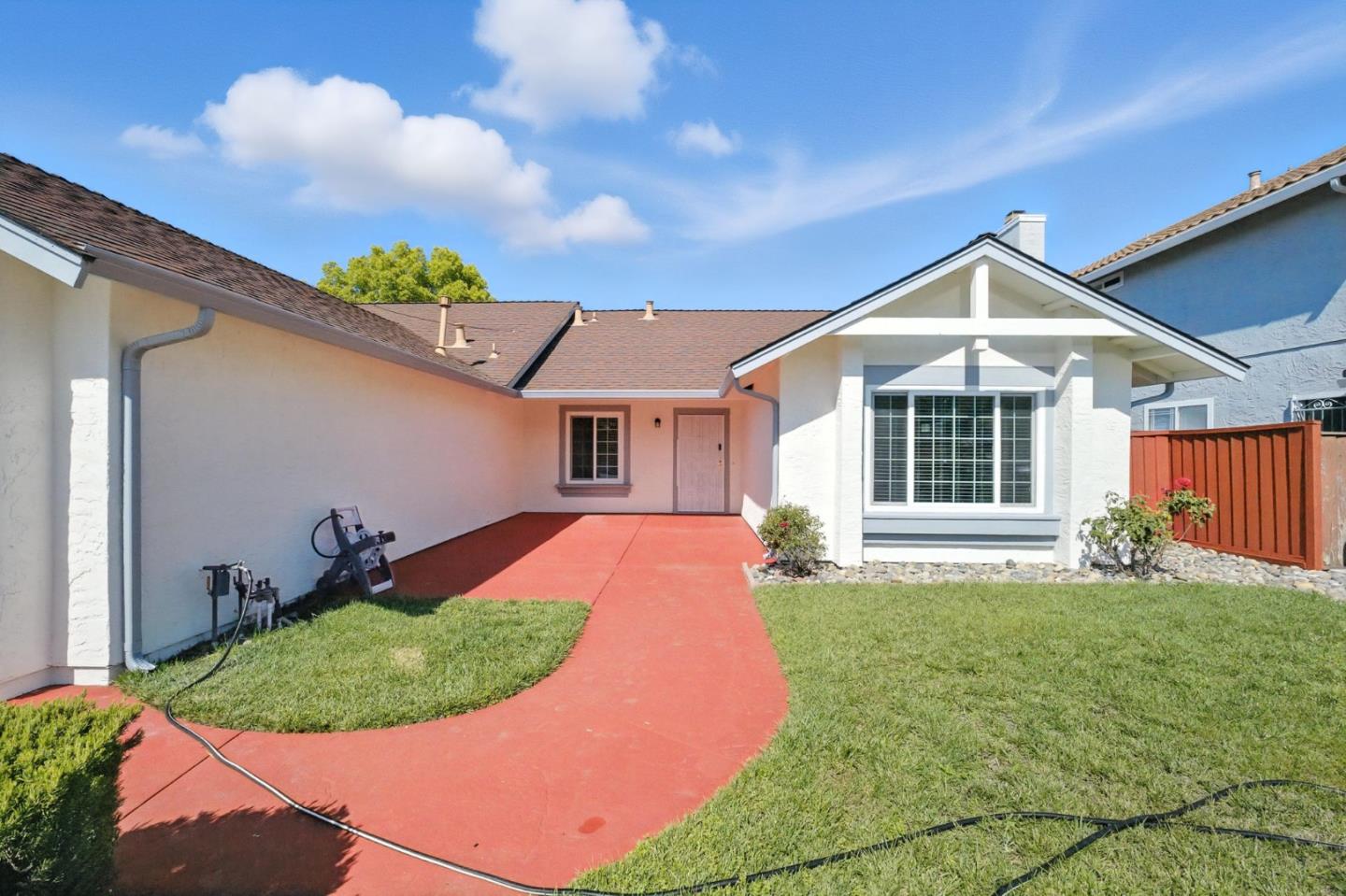 Detail Gallery Image 3 of 43 For 3125 Oakgate Way, San Jose,  CA 95148 - 3 Beds | 2 Baths