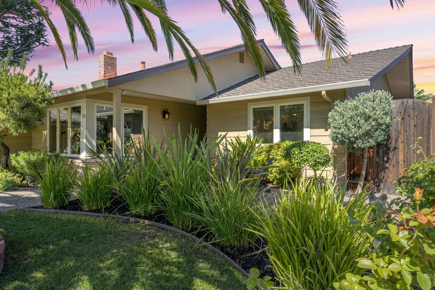 Detail Gallery Image 7 of 49 For 910 Monica Ln, Campbell,  CA 95008 - 3 Beds | 2 Baths
