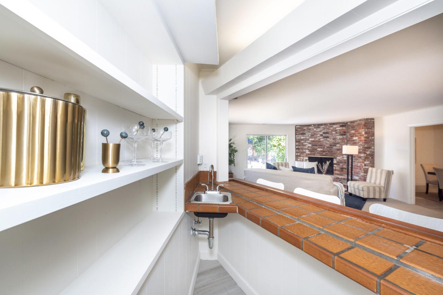 Detail Gallery Image 13 of 35 For 510 Valencia Dr, Los Altos,  CA 94022 - 3 Beds | 2 Baths