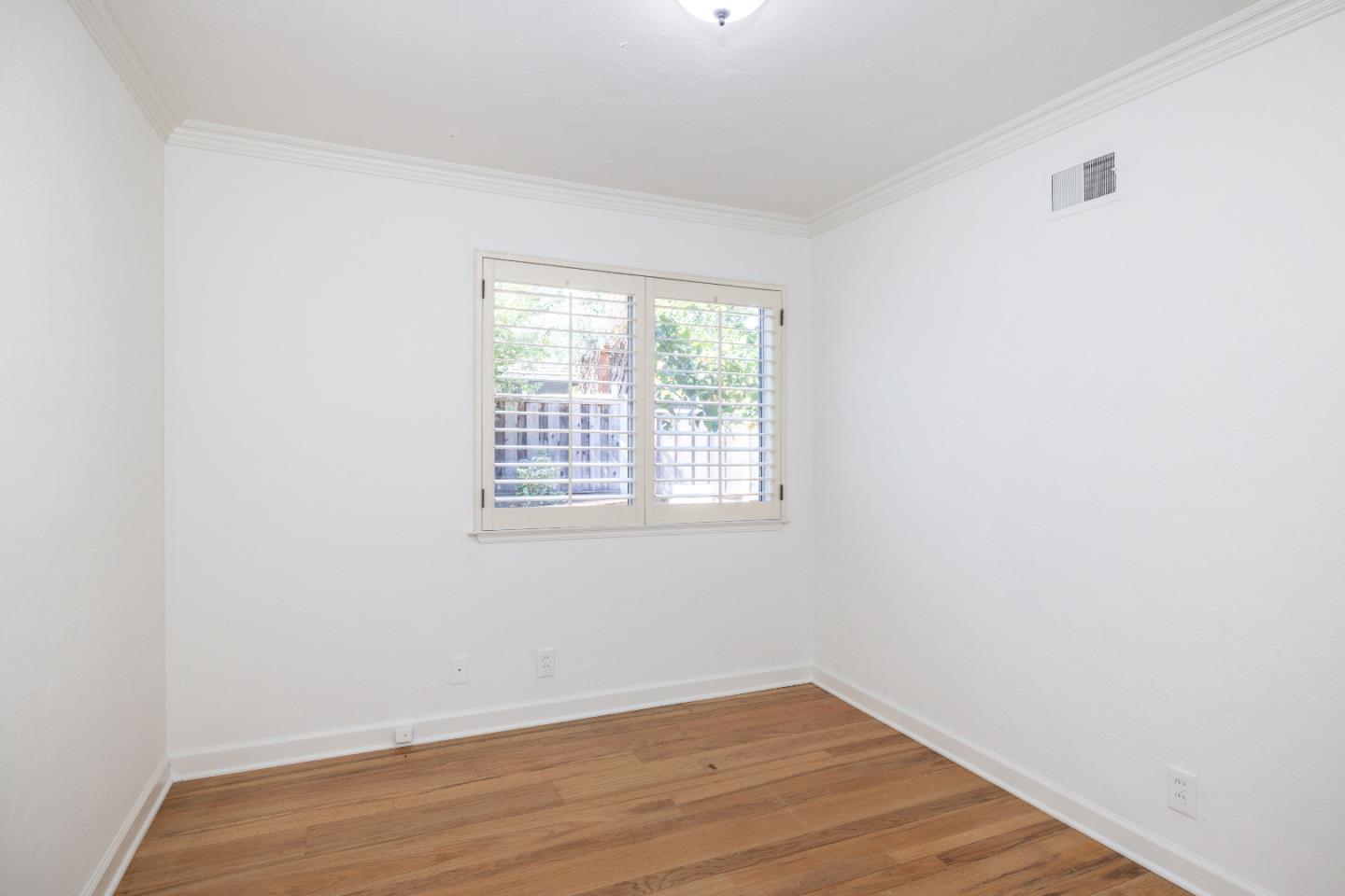 Detail Gallery Image 21 of 35 For 510 Valencia Dr, Los Altos,  CA 94022 - 3 Beds | 2 Baths