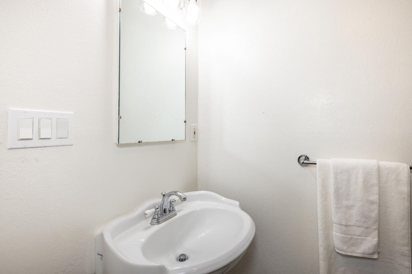 Detail Gallery Image 29 of 35 For 510 Valencia Dr, Los Altos,  CA 94022 - 3 Beds | 2 Baths