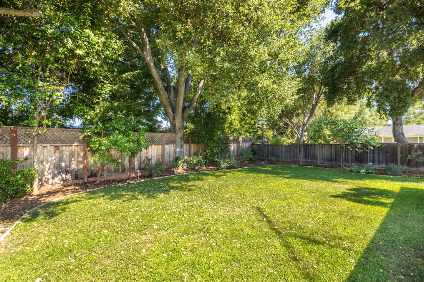 Detail Gallery Image 33 of 35 For 510 Valencia Dr, Los Altos,  CA 94022 - 3 Beds | 2 Baths