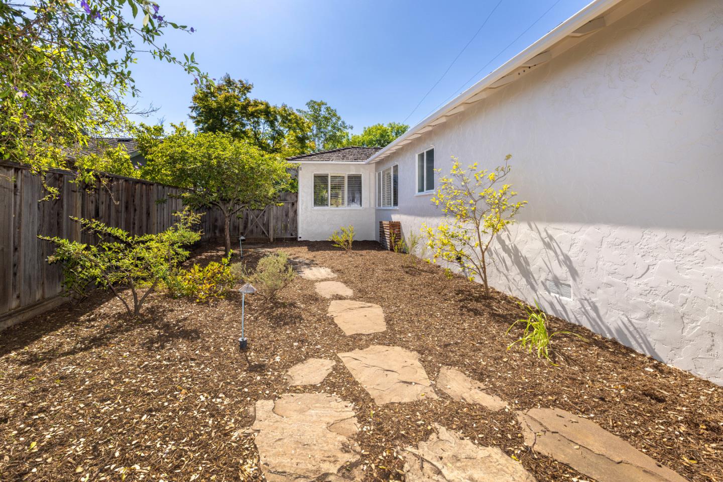 Detail Gallery Image 34 of 35 For 510 Valencia Dr, Los Altos,  CA 94022 - 3 Beds | 2 Baths