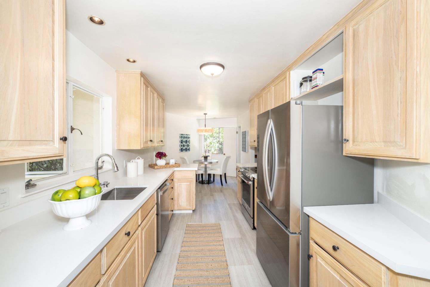 Detail Gallery Image 6 of 35 For 510 Valencia Dr, Los Altos,  CA 94022 - 3 Beds | 2 Baths