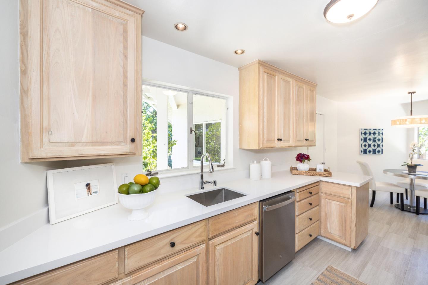 Detail Gallery Image 9 of 35 For 510 Valencia Dr, Los Altos,  CA 94022 - 3 Beds | 2 Baths