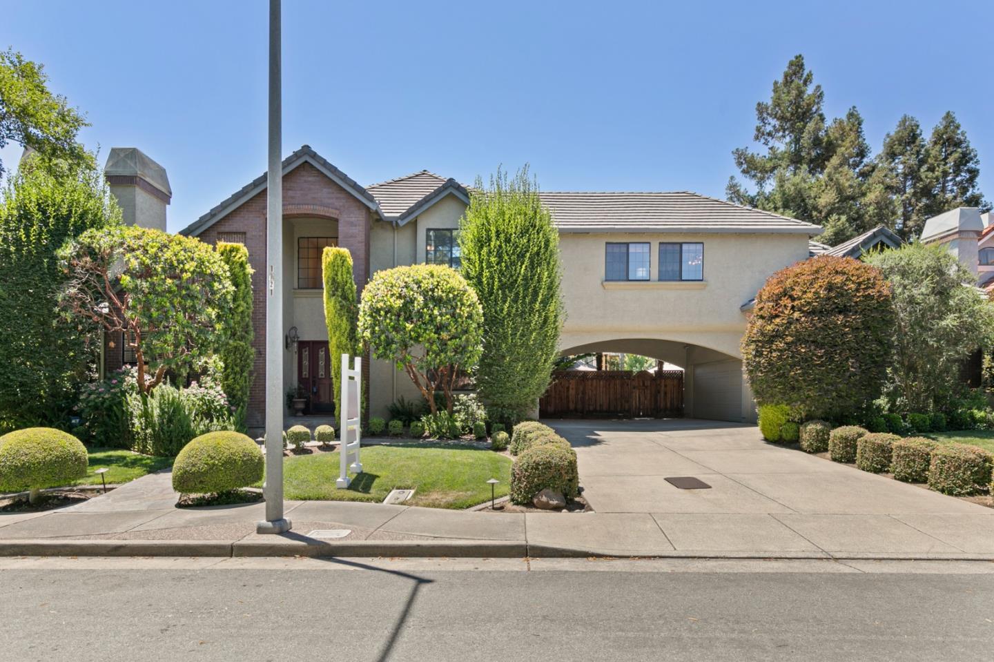Detail Gallery Image 2 of 46 For 17475 Serene Dr, Morgan Hill,  CA 95037 - 4 Beds | 3 Baths