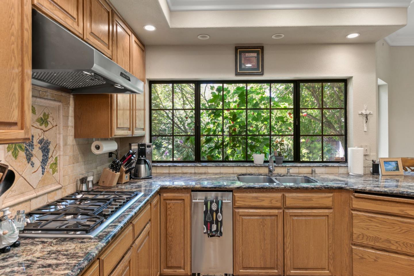 Detail Gallery Image 24 of 46 For 17475 Serene Dr, Morgan Hill,  CA 95037 - 4 Beds | 3 Baths