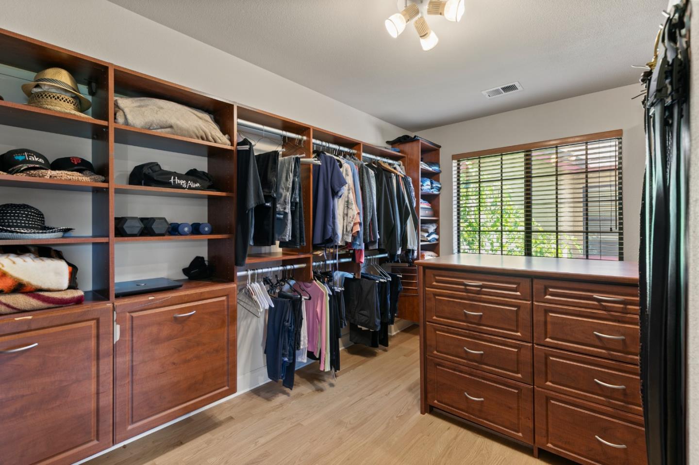 Detail Gallery Image 39 of 46 For 17475 Serene Dr, Morgan Hill,  CA 95037 - 4 Beds | 3 Baths