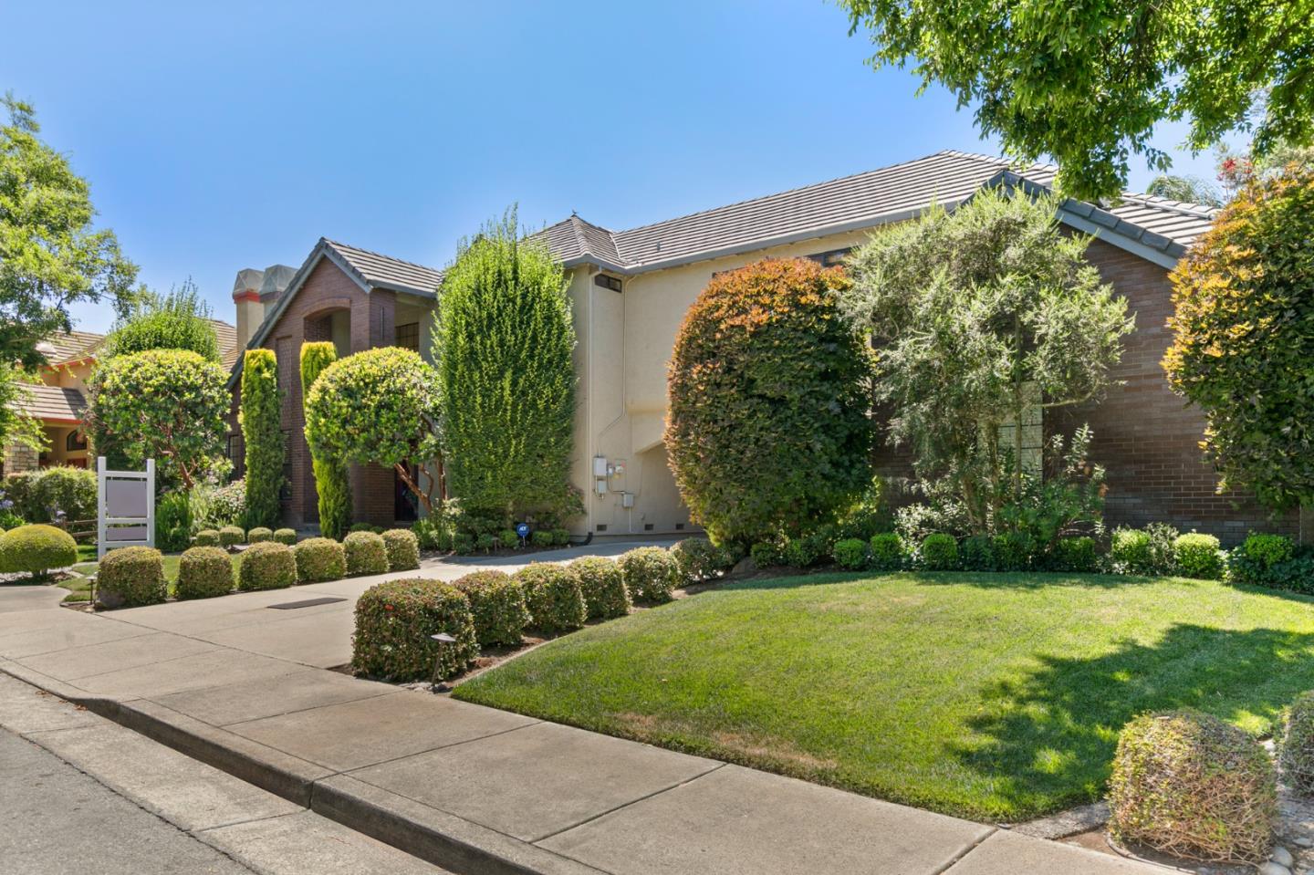 Detail Gallery Image 5 of 46 For 17475 Serene Dr, Morgan Hill,  CA 95037 - 4 Beds | 3 Baths