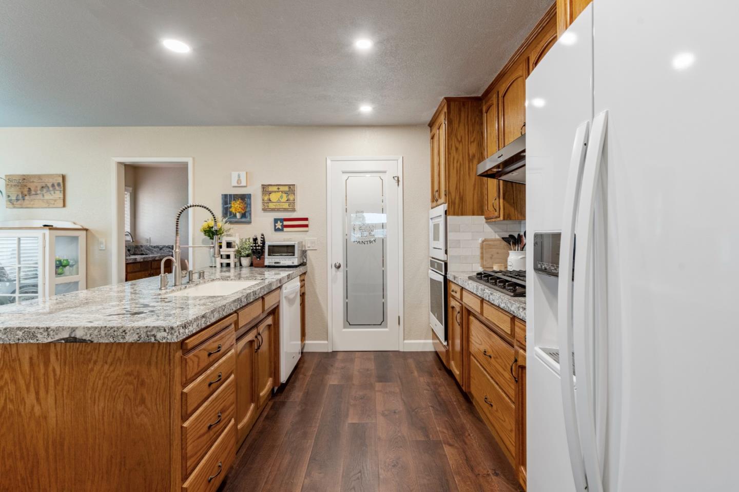 Detail Gallery Image 12 of 25 For 840 Helen Dr, Hollister,  CA 95023 - 2 Beds | 2/1 Baths
