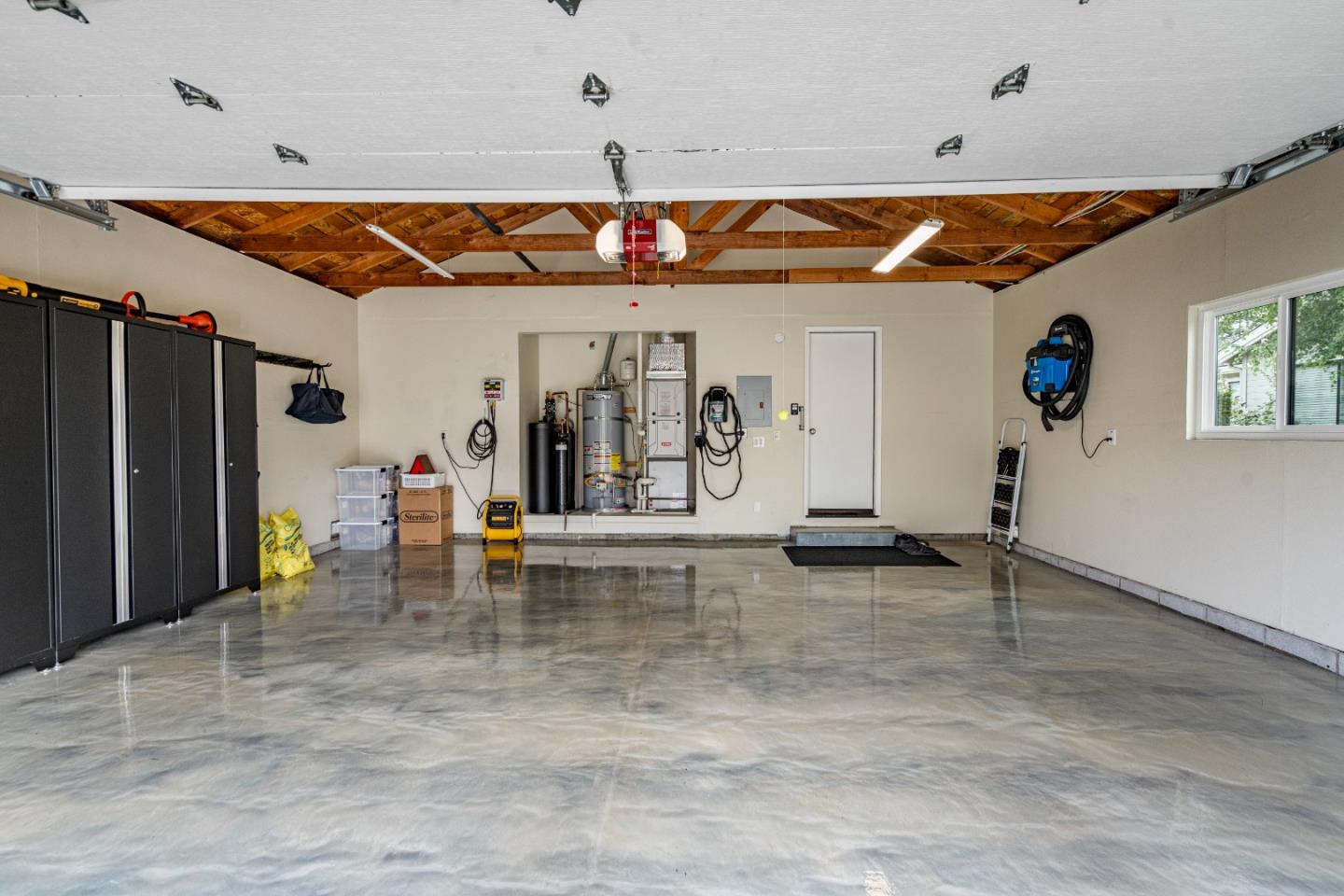 Detail Gallery Image 21 of 25 For 840 Helen Dr, Hollister,  CA 95023 - 2 Beds | 2/1 Baths