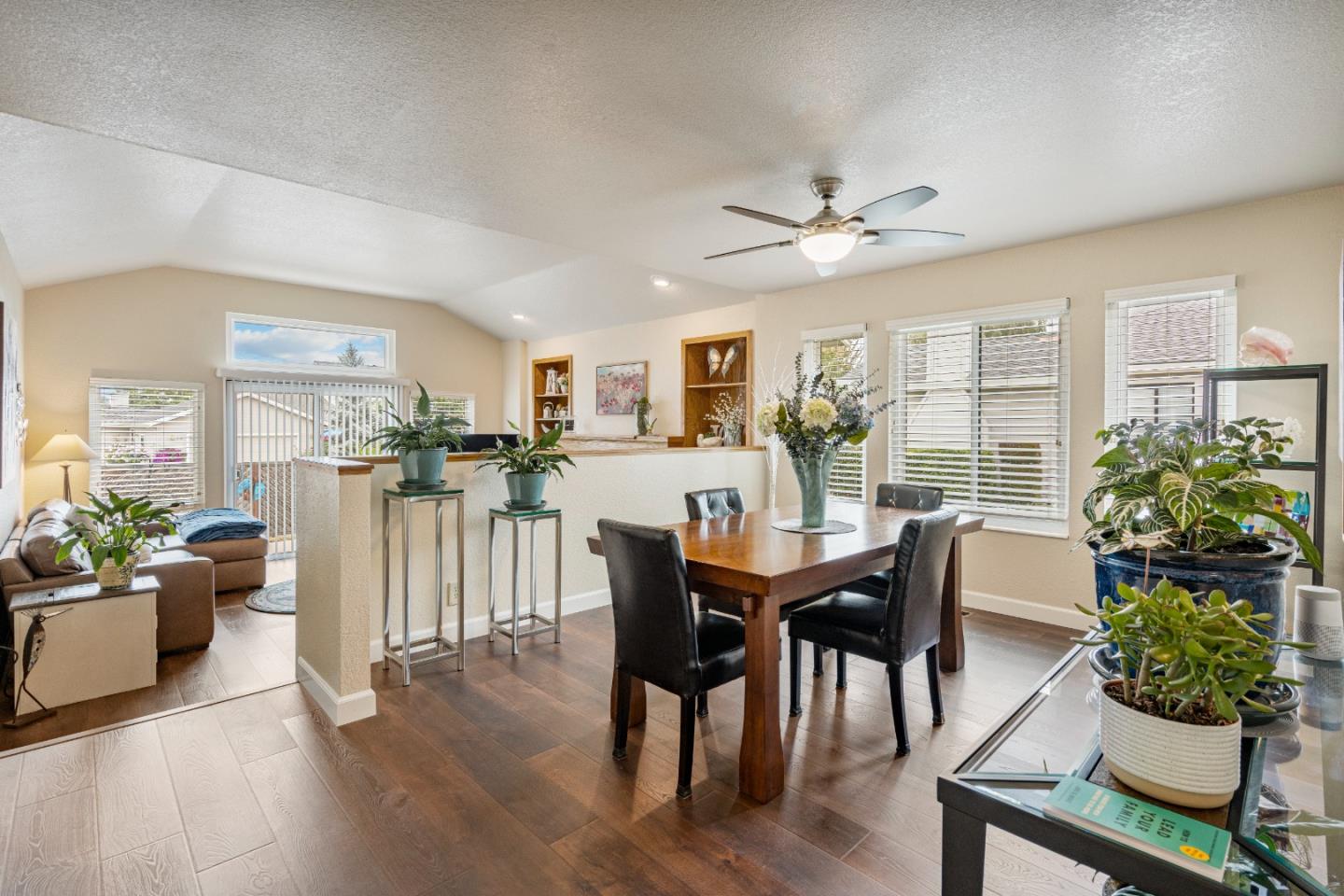 Detail Gallery Image 5 of 25 For 840 Helen Dr, Hollister,  CA 95023 - 2 Beds | 2/1 Baths