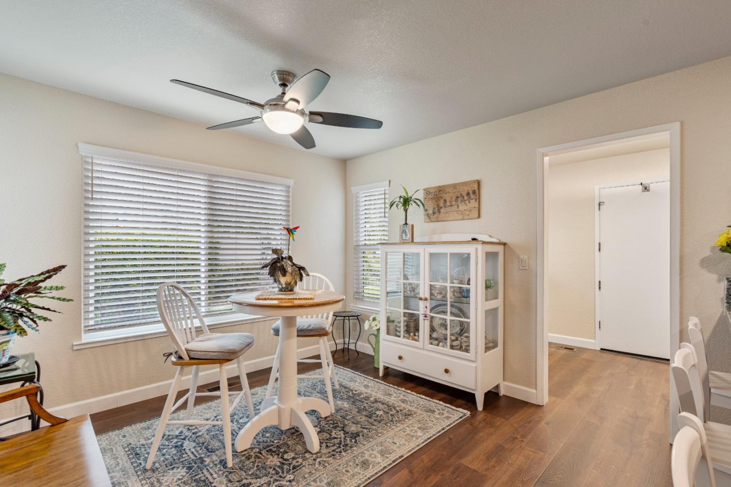Detail Gallery Image 9 of 25 For 840 Helen Dr, Hollister,  CA 95023 - 2 Beds | 2/1 Baths