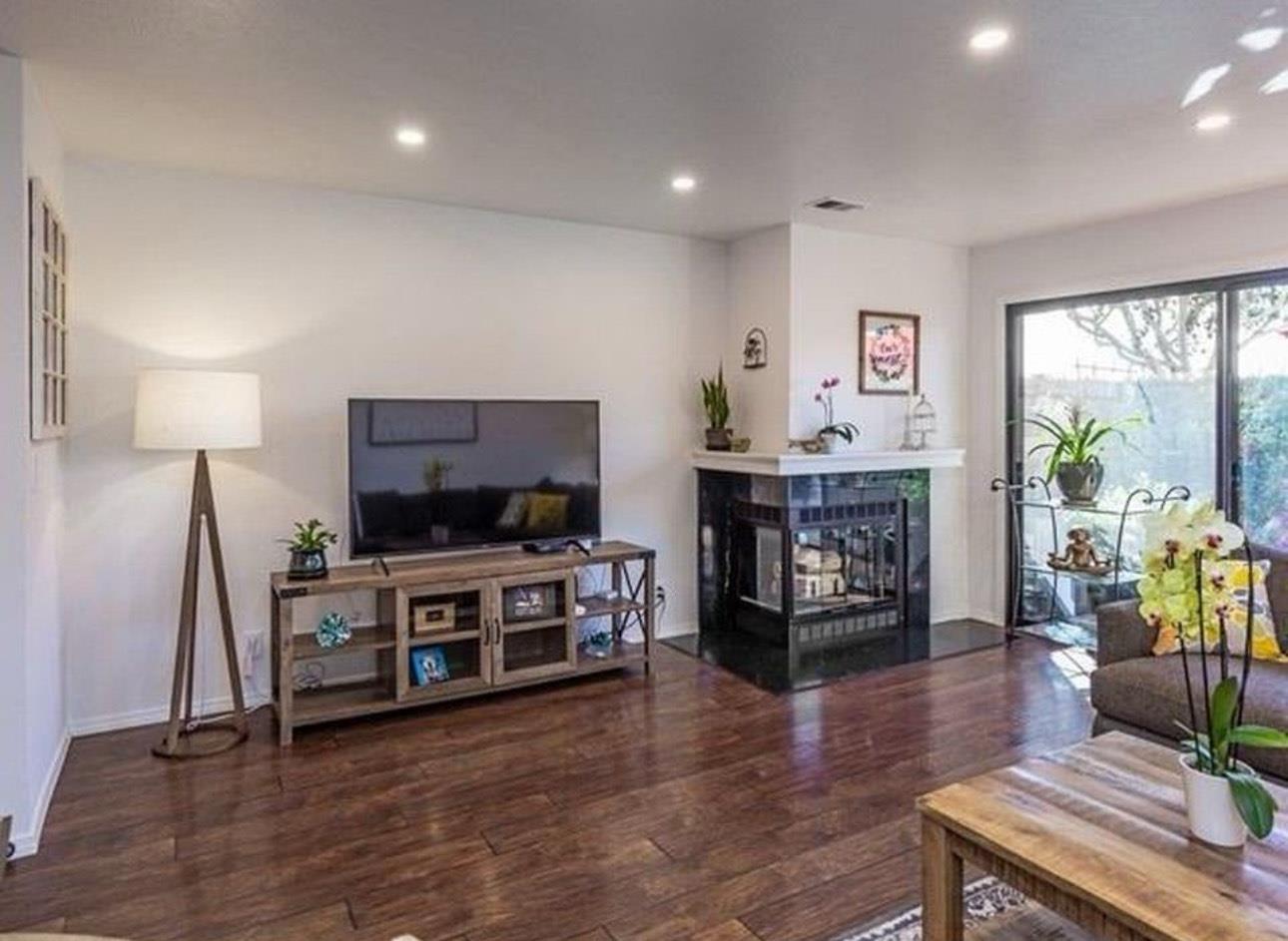 Detail Gallery Image 3 of 19 For 17165 Creekside Cir, Morgan Hill,  CA 95037 - 2 Beds | 2/1 Baths