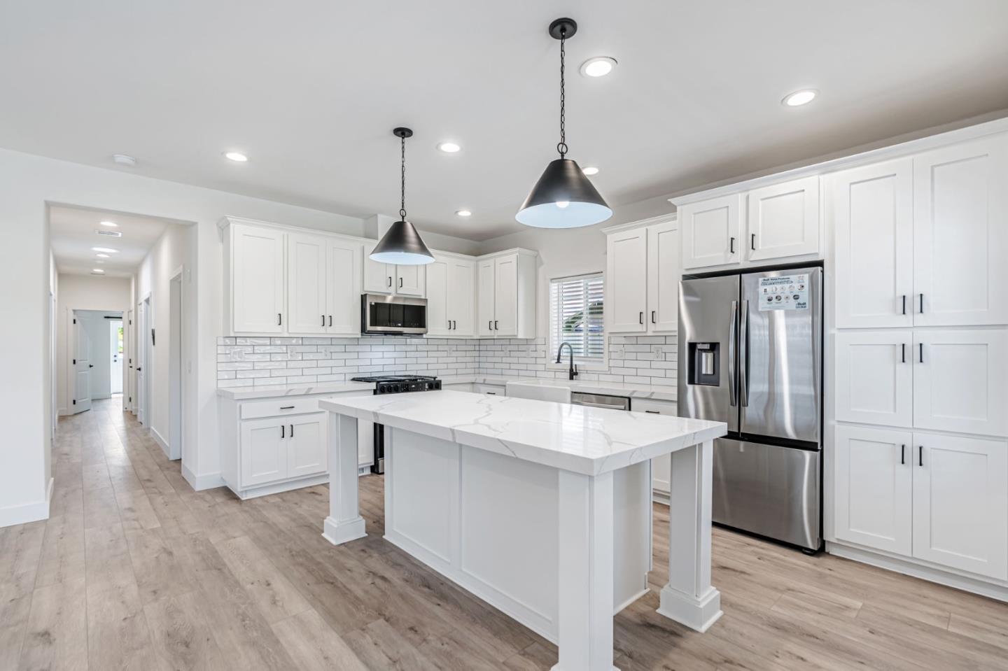 Detail Gallery Image 10 of 41 For 258 Yosemite Rd #258,  San Rafael,  CA 94903 - 3 Beds | 3 Baths