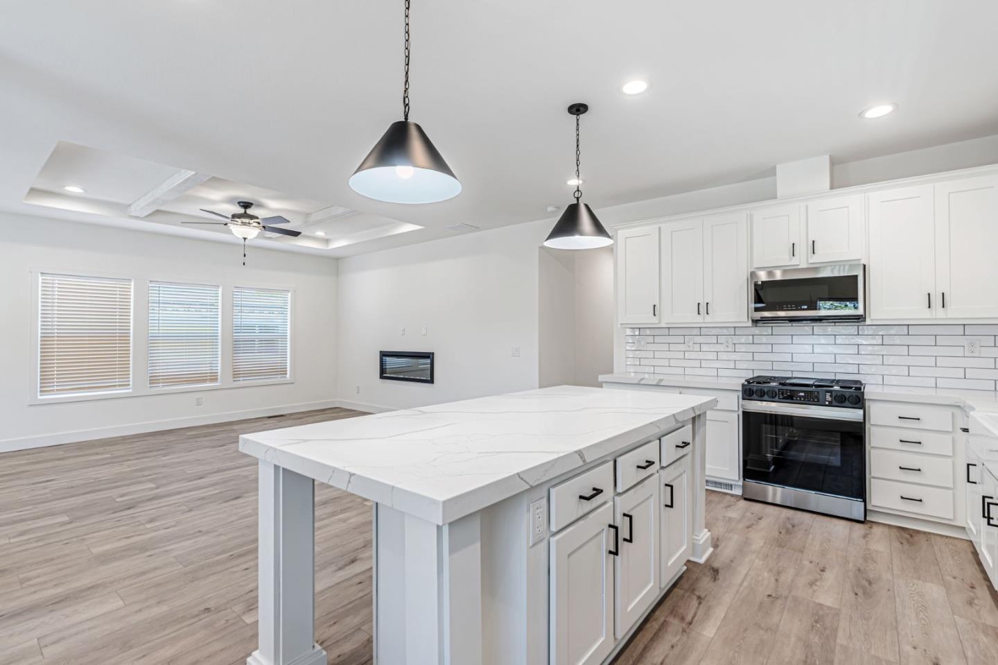Detail Gallery Image 11 of 41 For 258 Yosemite Rd #258,  San Rafael,  CA 94903 - 3 Beds | 3 Baths
