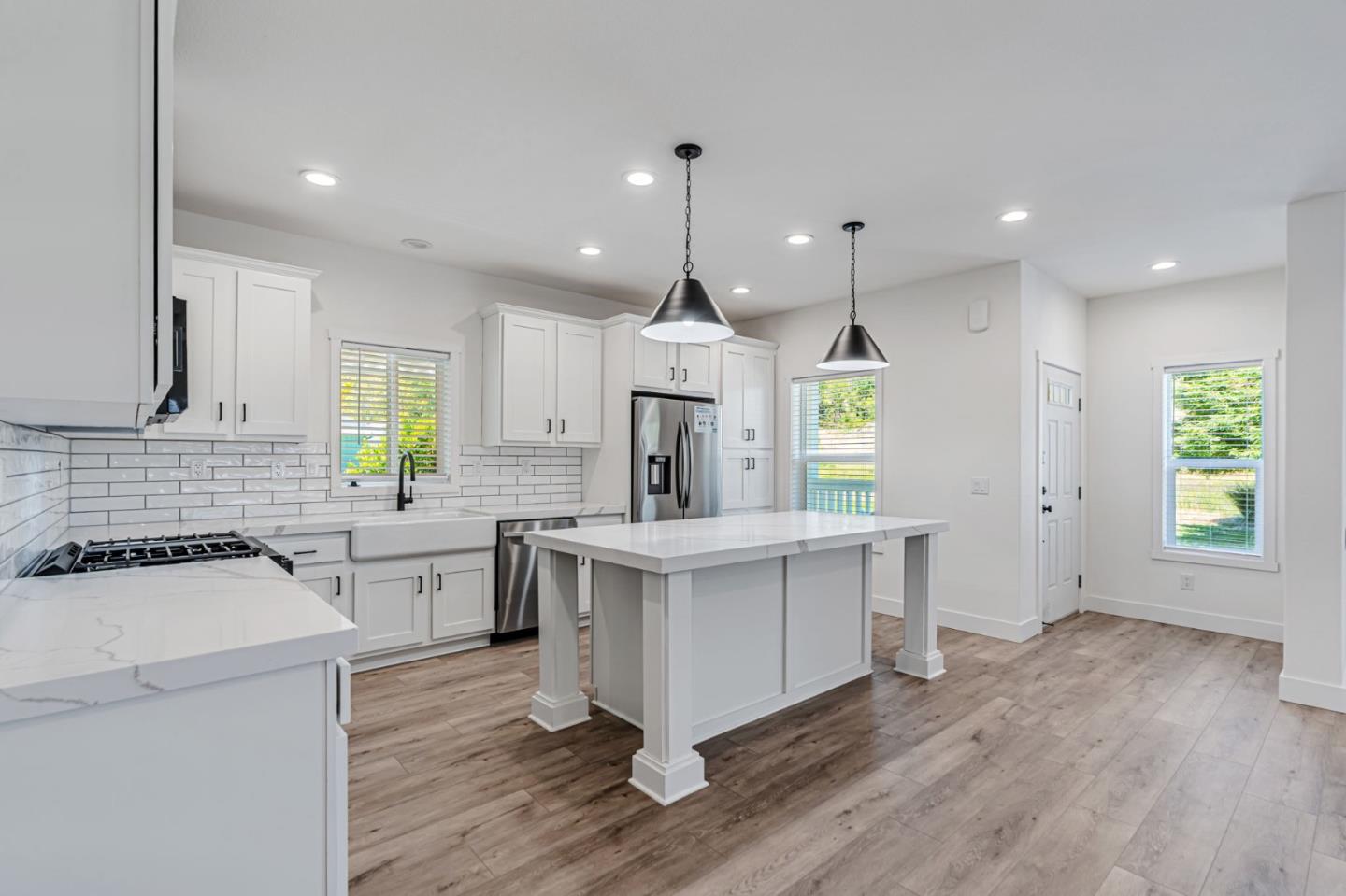 Detail Gallery Image 9 of 41 For 258 Yosemite Rd #258,  San Rafael,  CA 94903 - 3 Beds | 3 Baths