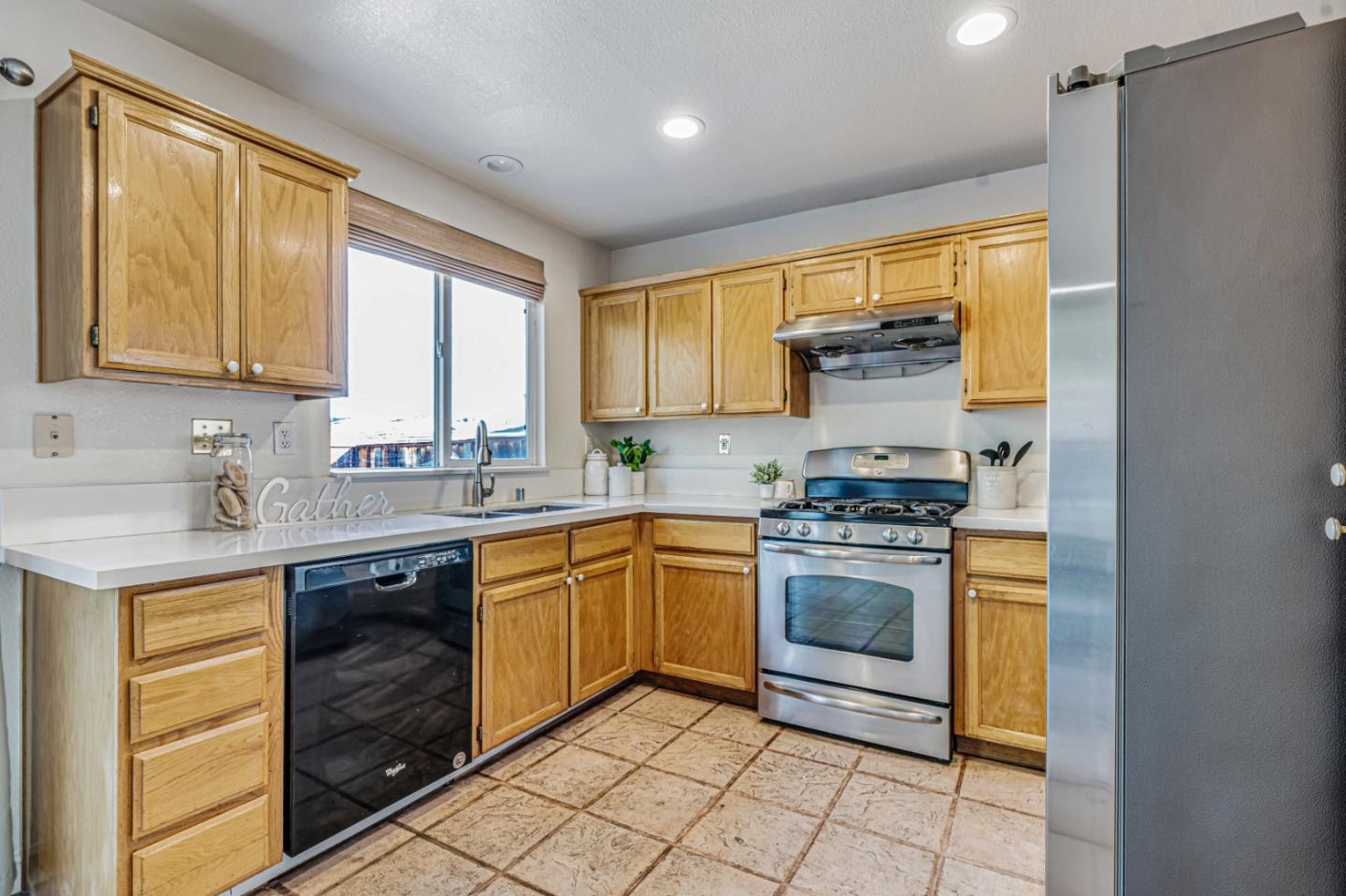 Detail Gallery Image 8 of 31 For 4928 Pinehaven Way, Antioch,  CA 94531 - 4 Beds | 2/1 Baths