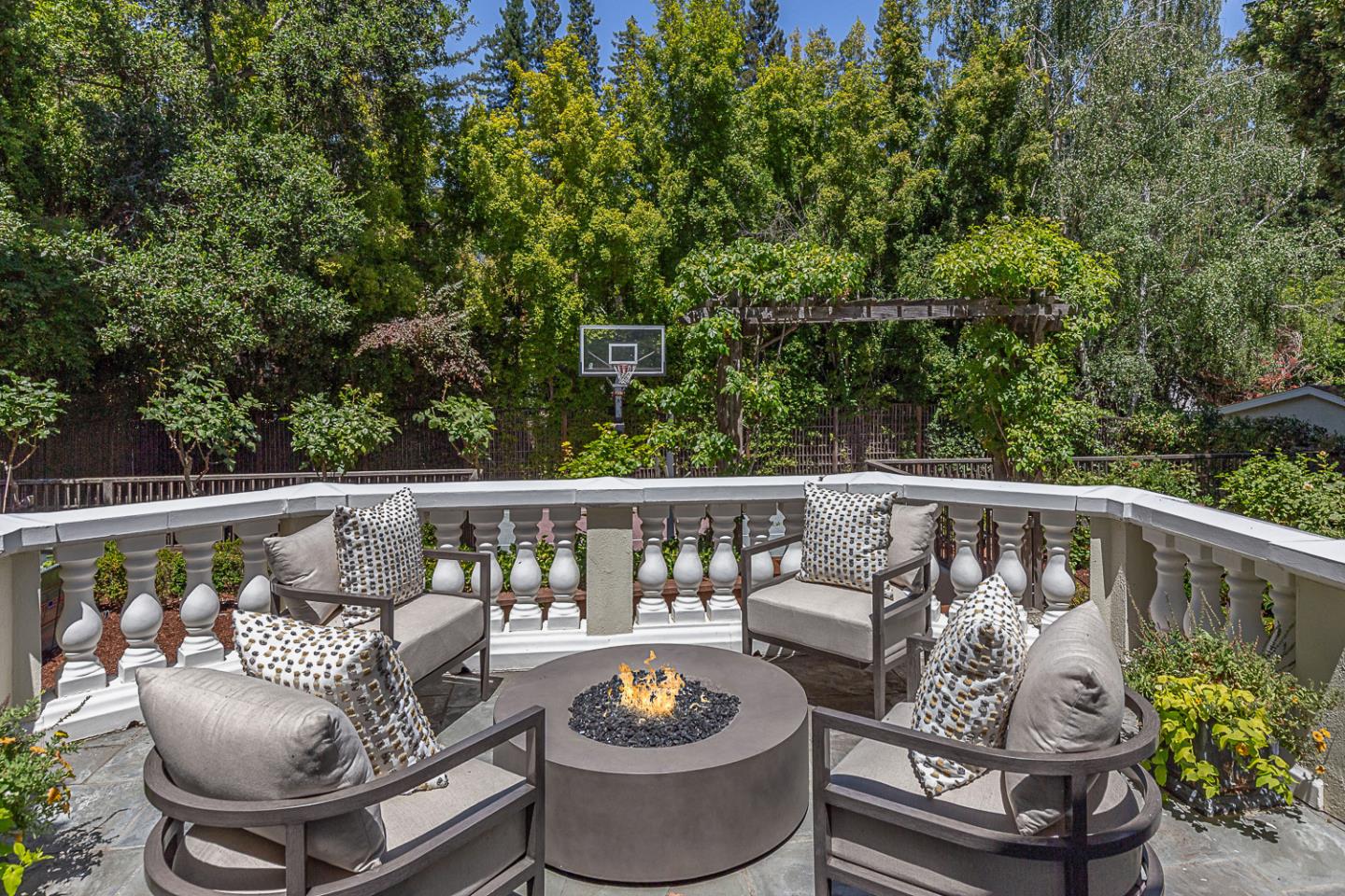 Detail Gallery Image 13 of 75 For 12791 Normandy Ln, Los Altos Hills,  CA 94022 - 5 Beds | 4/1 Baths