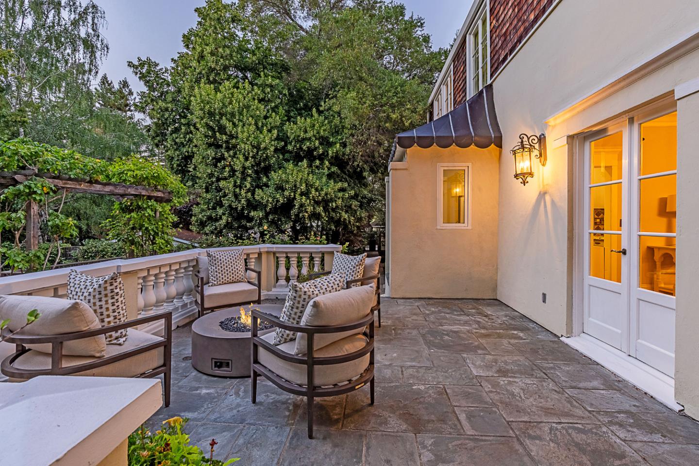 Detail Gallery Image 14 of 75 For 12791 Normandy Ln, Los Altos Hills,  CA 94022 - 5 Beds | 4/1 Baths