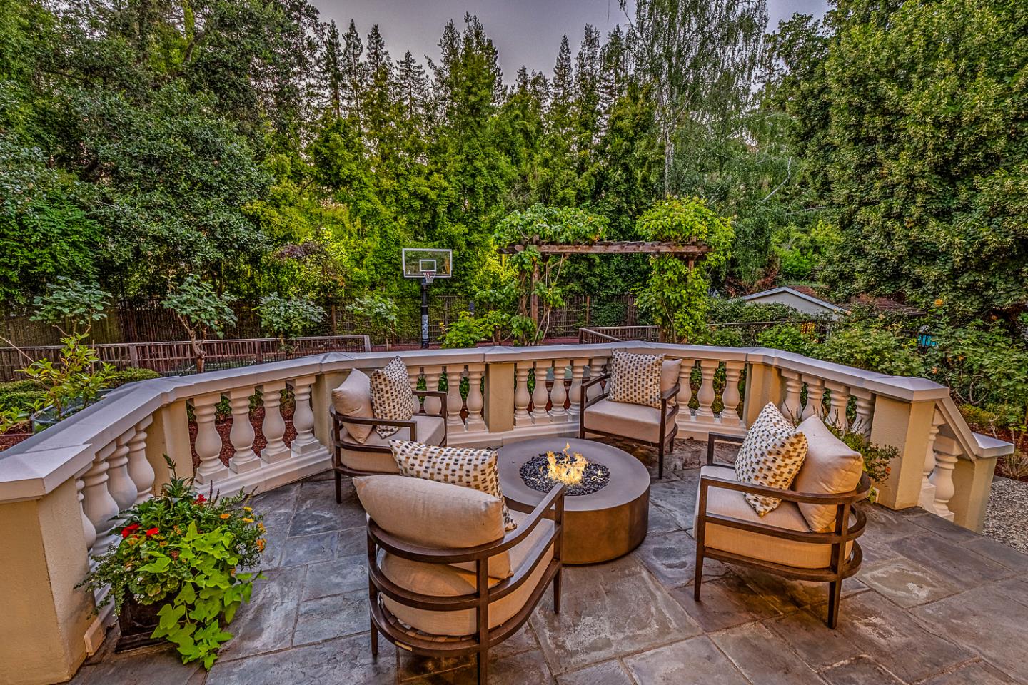 Detail Gallery Image 15 of 75 For 12791 Normandy Ln, Los Altos Hills,  CA 94022 - 5 Beds | 4/1 Baths