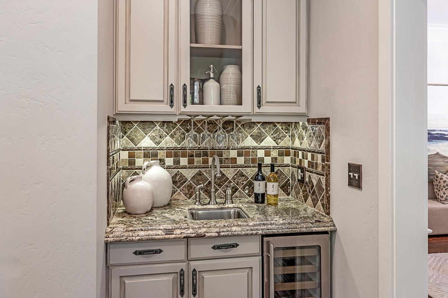 Detail Gallery Image 18 of 75 For 12791 Normandy Ln, Los Altos Hills,  CA 94022 - 5 Beds | 4/1 Baths