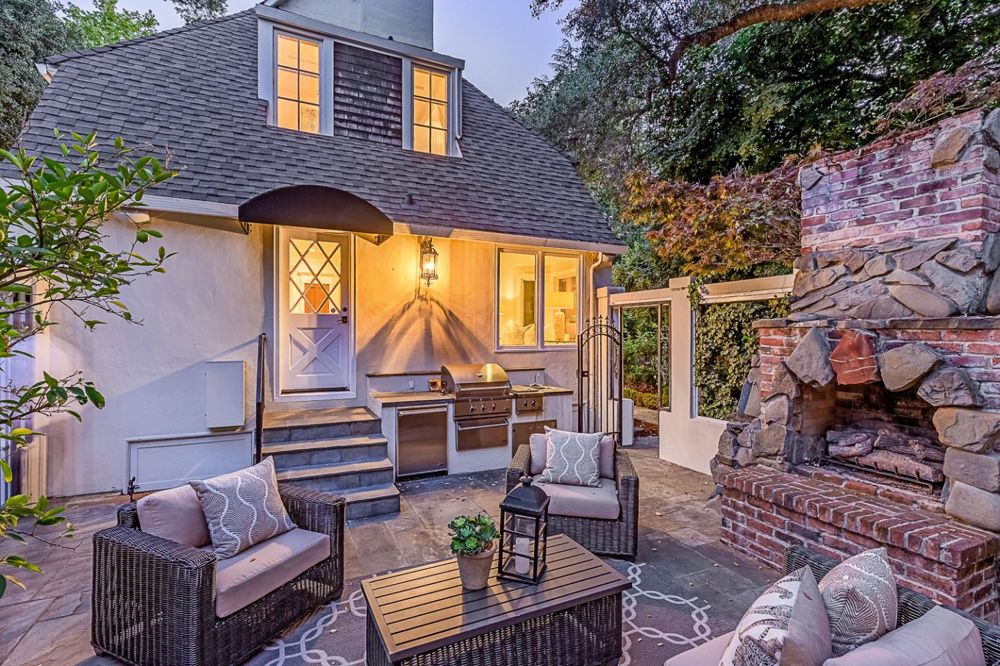 Detail Gallery Image 26 of 75 For 12791 Normandy Ln, Los Altos Hills,  CA 94022 - 5 Beds | 4/1 Baths