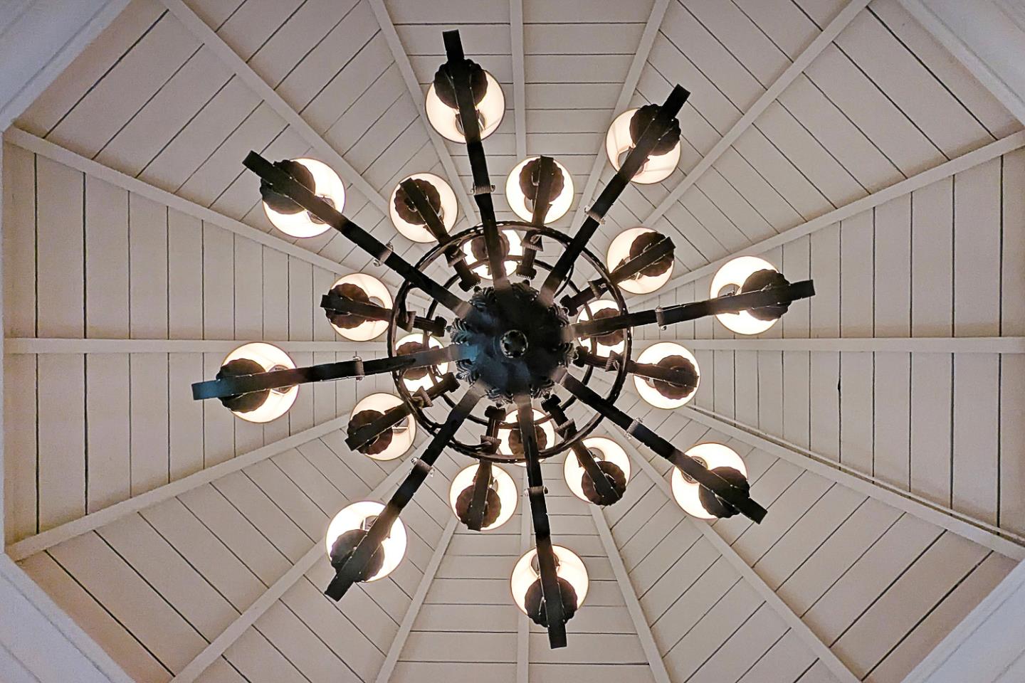 Detail Gallery Image 30 of 75 For 12791 Normandy Ln, Los Altos Hills,  CA 94022 - 5 Beds | 4/1 Baths