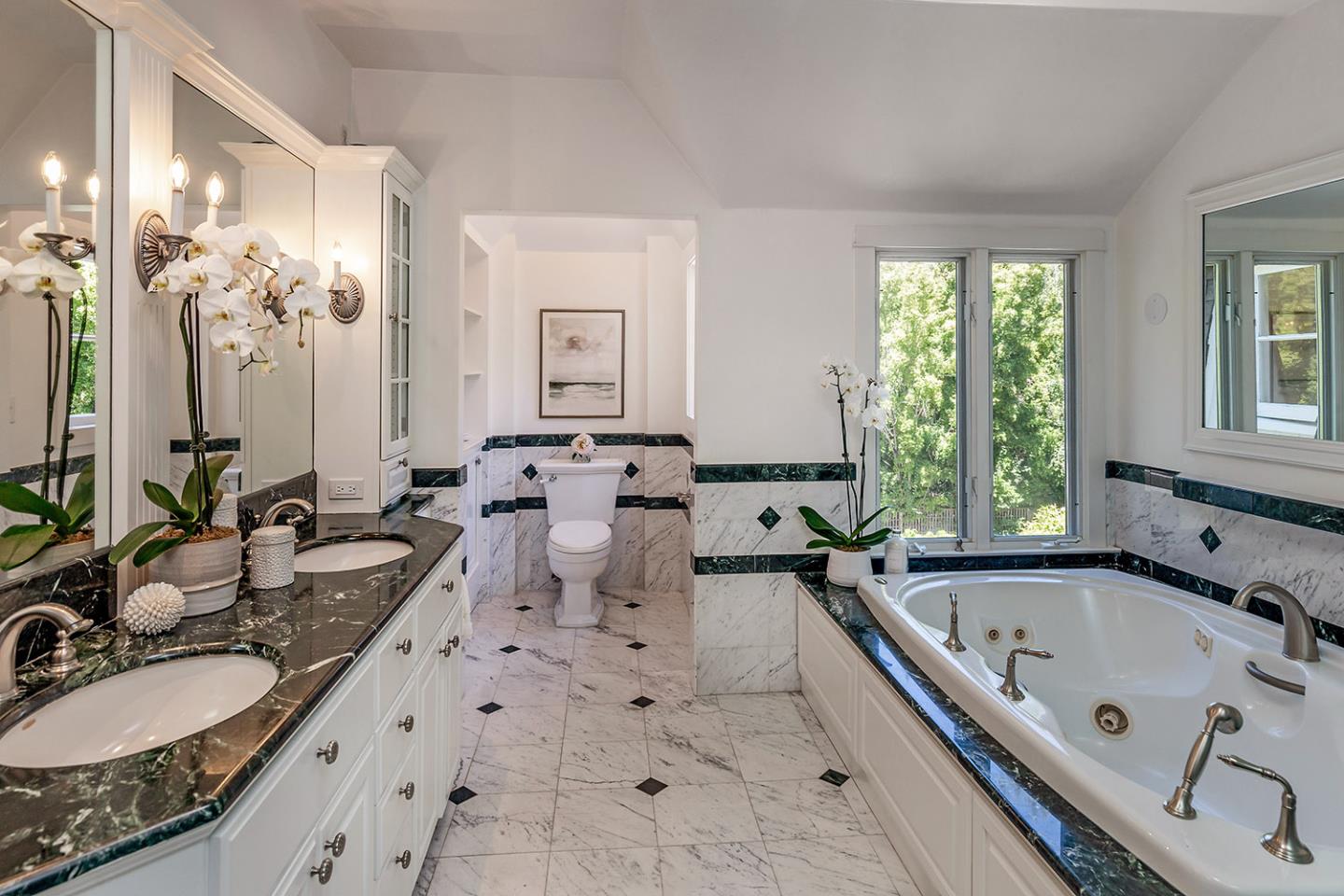 Detail Gallery Image 35 of 75 For 12791 Normandy Ln, Los Altos Hills,  CA 94022 - 5 Beds | 4/1 Baths