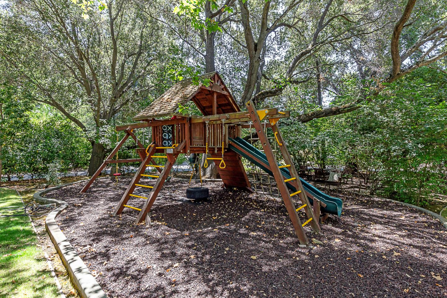 Detail Gallery Image 50 of 75 For 12791 Normandy Ln, Los Altos Hills,  CA 94022 - 5 Beds | 4/1 Baths