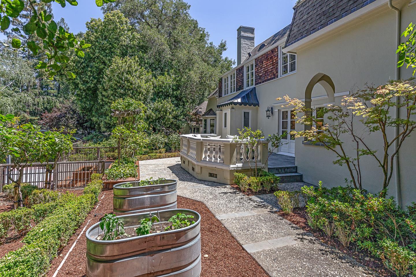 Detail Gallery Image 54 of 75 For 12791 Normandy Ln, Los Altos Hills,  CA 94022 - 5 Beds | 4/1 Baths