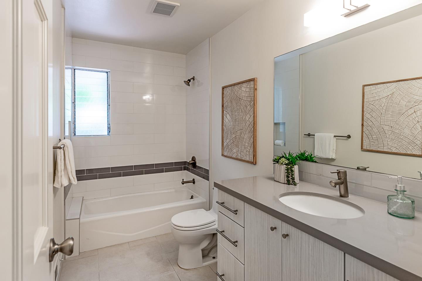 Detail Gallery Image 20 of 29 For 920 Damian Way, Los Altos,  CA 94024 - 3 Beds | 2/1 Baths