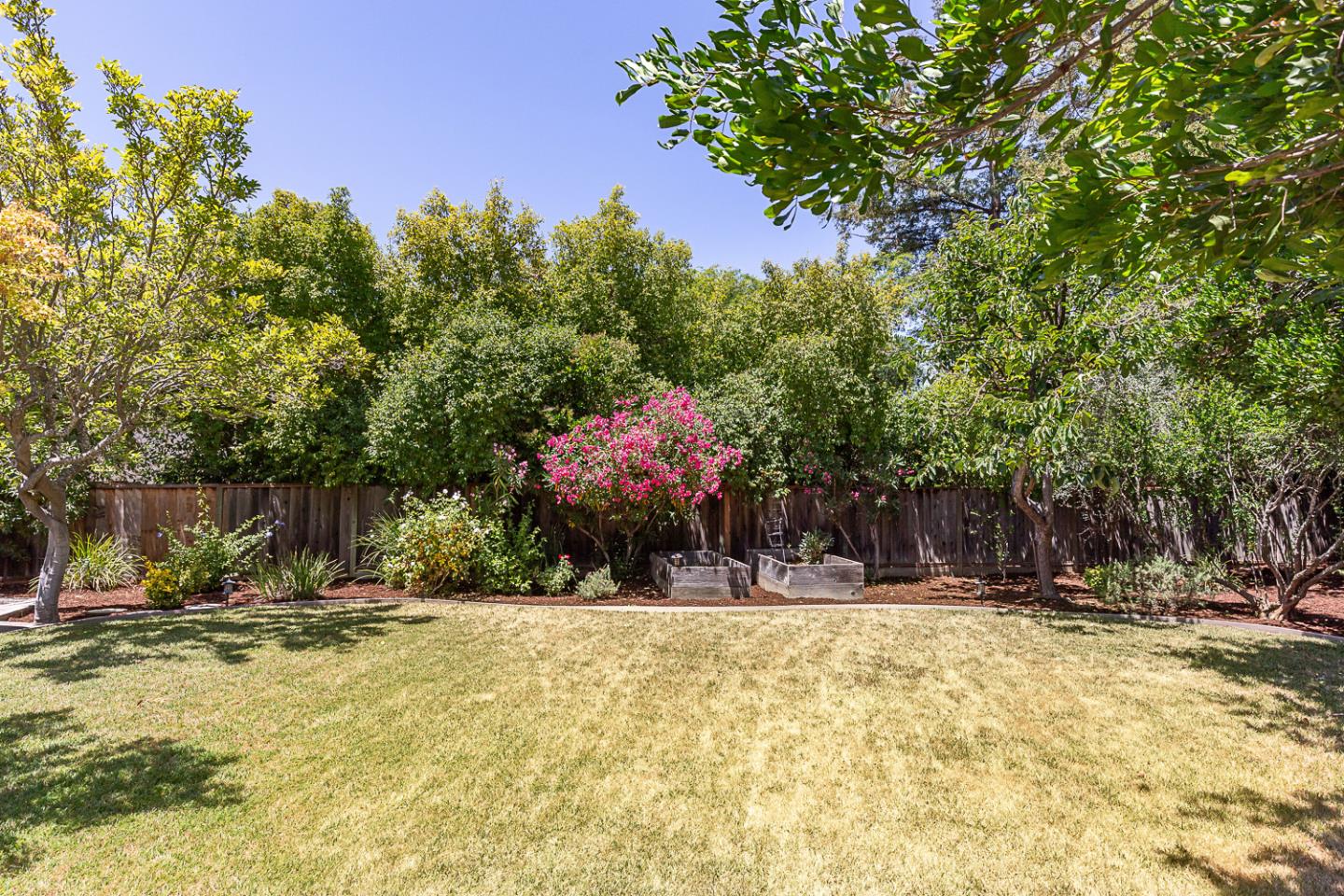 Detail Gallery Image 26 of 29 For 920 Damian Way, Los Altos,  CA 94024 - 3 Beds | 2/1 Baths