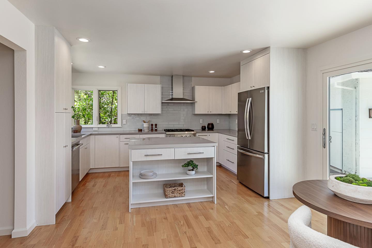 Detail Gallery Image 8 of 29 For 920 Damian Way, Los Altos,  CA 94024 - 3 Beds | 2/1 Baths