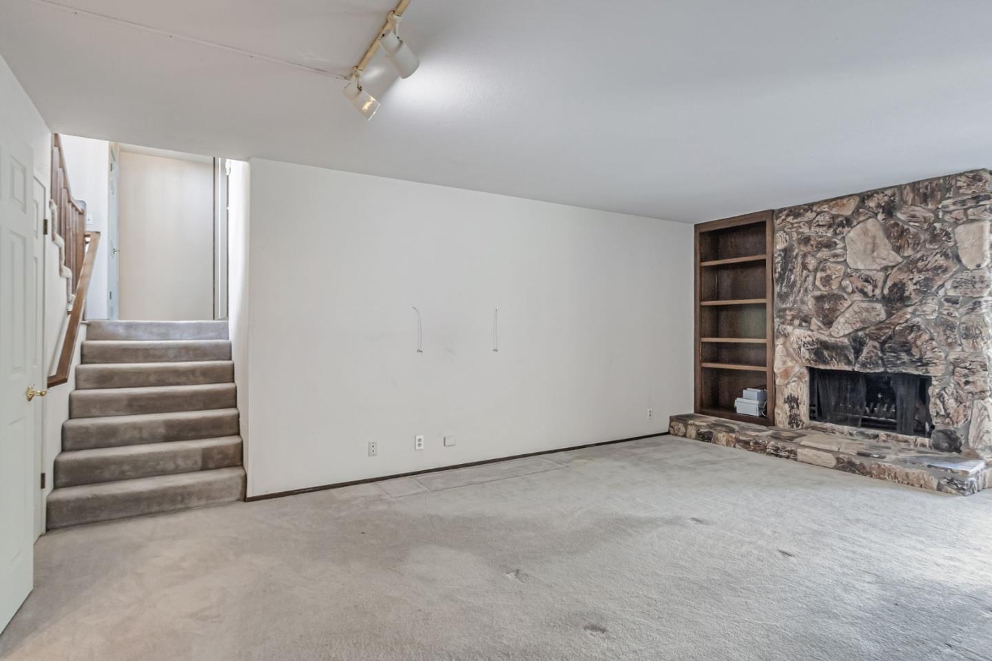 Detail Gallery Image 15 of 69 For 1440 Kring Way, Los Altos,  CA 94024 - 4 Beds | 3/1 Baths