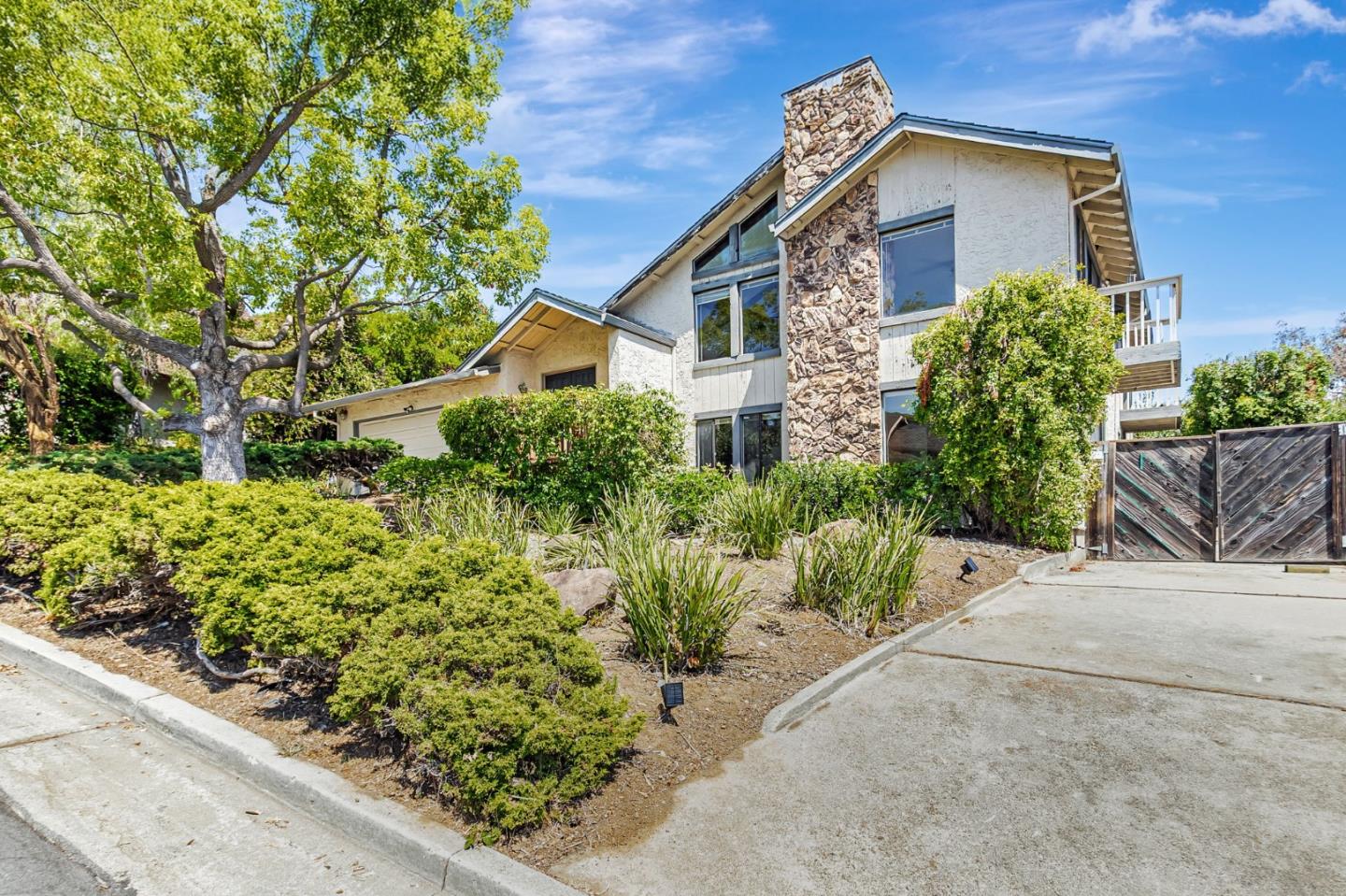 Detail Gallery Image 3 of 69 For 1440 Kring Way, Los Altos,  CA 94024 - 4 Beds | 3/1 Baths