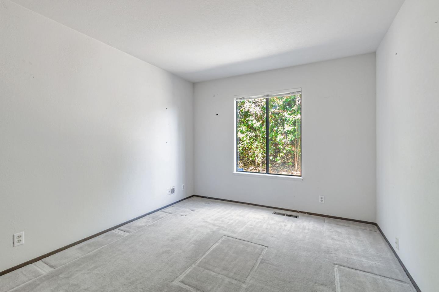 Detail Gallery Image 34 of 69 For 1440 Kring Way, Los Altos,  CA 94024 - 4 Beds | 3/1 Baths