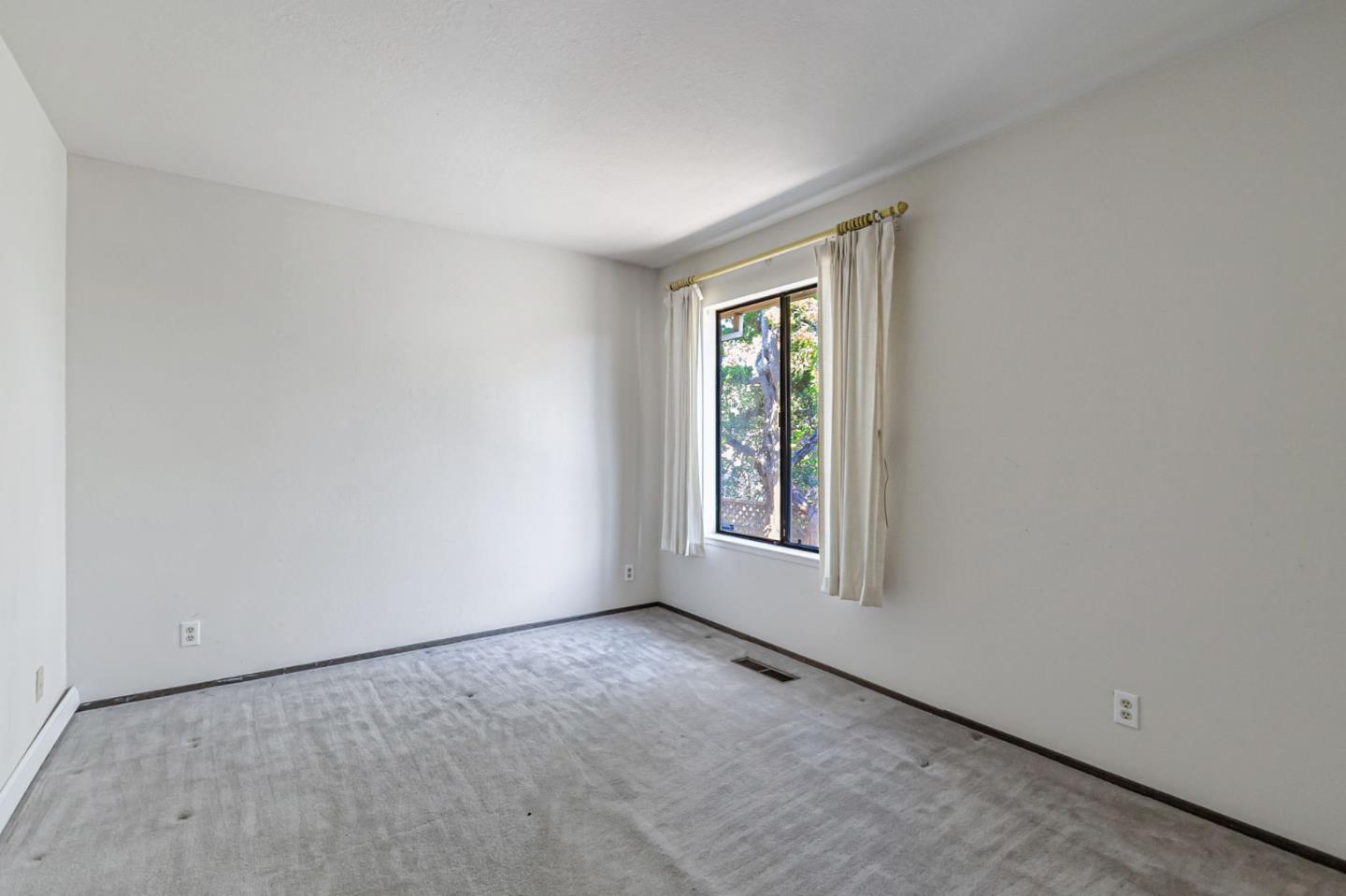 Detail Gallery Image 36 of 69 For 1440 Kring Way, Los Altos,  CA 94024 - 4 Beds | 3/1 Baths
