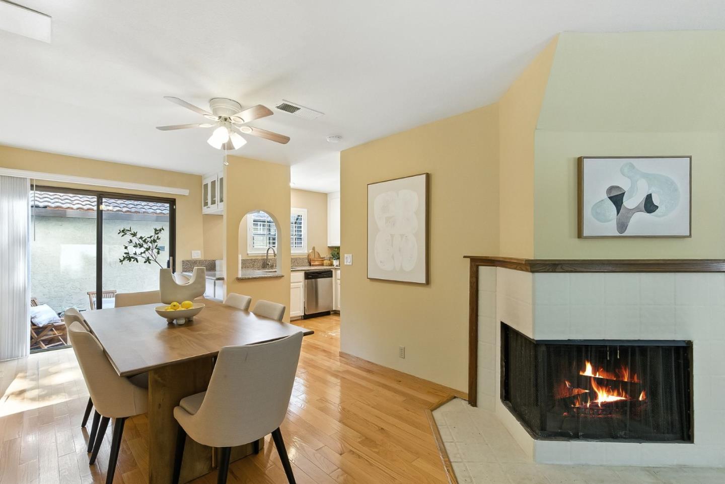 Detail Gallery Image 4 of 31 For 2245 Anna Dr, Santa Clara,  CA 95050 - 2 Beds | 1/1 Baths