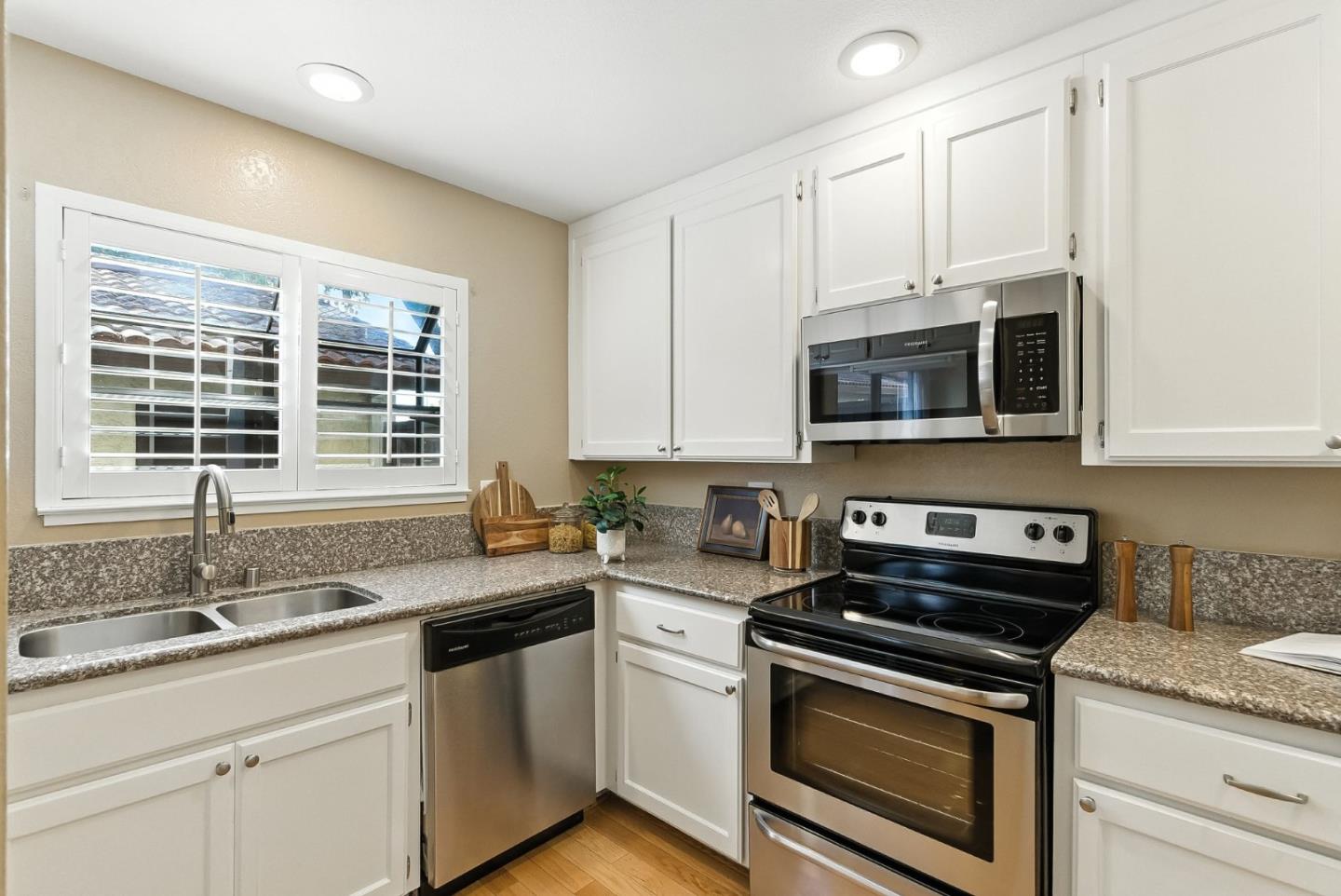 Detail Gallery Image 7 of 31 For 2245 Anna Dr, Santa Clara,  CA 95050 - 2 Beds | 1/1 Baths