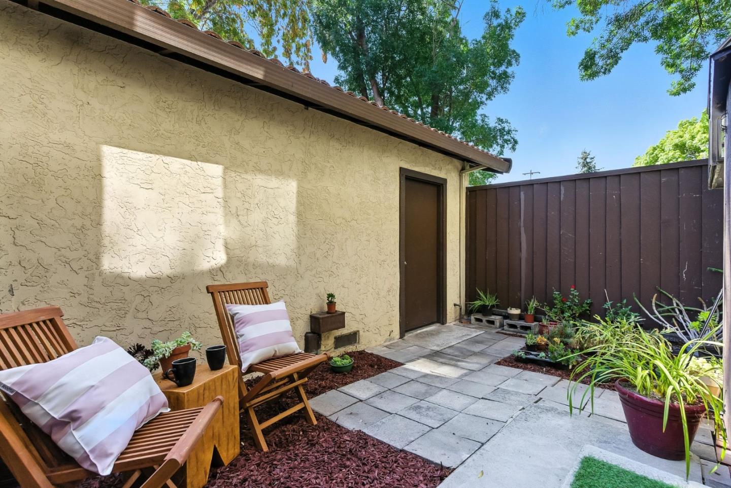 Detail Gallery Image 9 of 31 For 2245 Anna Dr, Santa Clara,  CA 95050 - 2 Beds | 1/1 Baths
