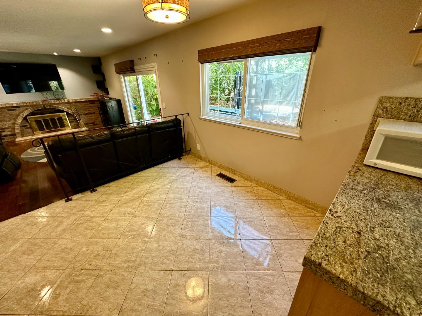 Detail Gallery Image 5 of 19 For 213 Purple Glen Dr, San Jose,  CA 95119 - 5 Beds | 3 Baths
